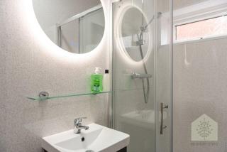 Green View House-3BR House in Greater Manchester! - 4