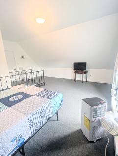 pet friendly newly updated loft bedroom apartment - 4