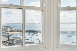 Salubrious House - 8