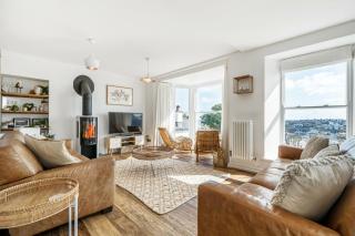 Salubrious House - 6