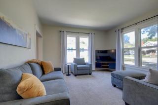 Charming Home 1/2 Mi Walk to Downtown Lee's Summit - 7