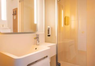 B&B HOTEL Martigues Port-de-Bouc - 1