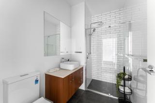 Modern 3 bedroom home Near AIRPORT &CBD - 9