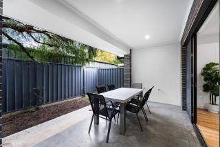 Modern 3 bedroom home Near AIRPORT &CBD - 3