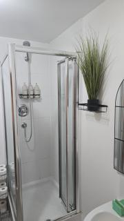 King en-suite room close to temple meads shared with host 3 bed property - 4