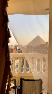 Cleopatra pyramid view Flat - 0