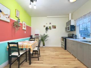 Sunny 2BR Family Stay Near Beach and Canal - 3