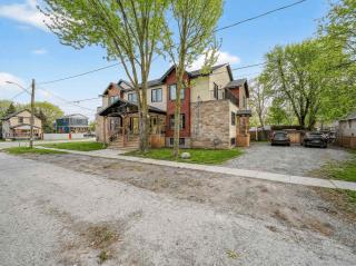 Sunny 2BR Family Stay Near Beach and Canal - 1