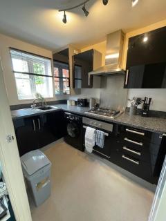Ashby Nook - 2 bed house with parking, 5 min walk from town centre, sleeps 4 - 7