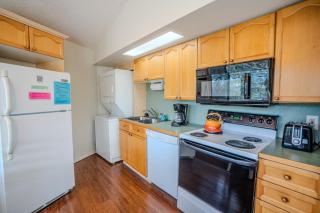 Lakefront Bungalow with Community PoolHot Tub #5 - 2