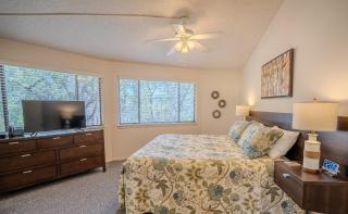 Lakefront Bungalow with Community PoolHot Tub #5 - 1