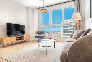 Cathedral & Port View Apartment, Pool & Gym REMS - 0