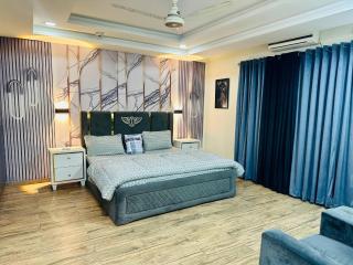 Royal stay Bahria Phase 1 - 8
