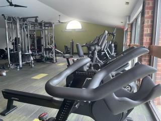 3 bedroom with Free parking close to ORD airport - 2