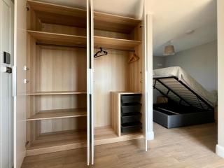 Hawthorn Stays - 1