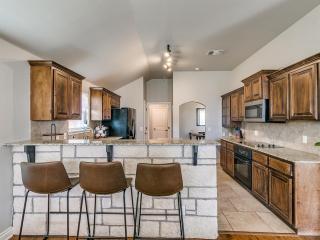 Beautiful 3 bed in Family Friendly Neighborhood - 9