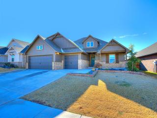 Modern Marvel in West Edmond Luxury Living Redefined! - 6