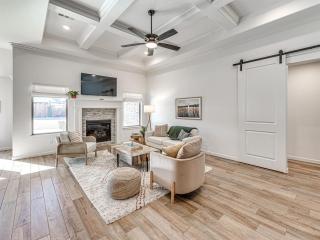 Modern Marvel in West Edmond Luxury Living Redefined! - 5