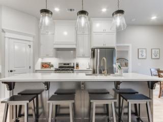 Spacious 4BR Furnished Yukon Home Patio Garage - 9