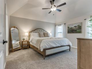 Spacious 4BR Furnished Yukon Home Patio Garage - 7