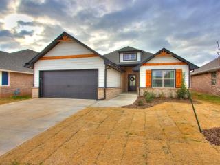 Spacious 4BR Furnished Yukon Home Patio Garage - 5