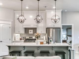 Bright & Cozy Comfort on 158th - 3