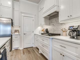 Villa Valeria Way Stylish Family Living - 2