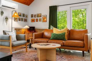 Cozy Cabin w Hot Tub Fire Pit & Loft Getaway - 9