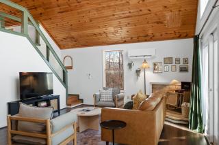 Cozy Cabin w Hot Tub Fire Pit & Loft Getaway - 8