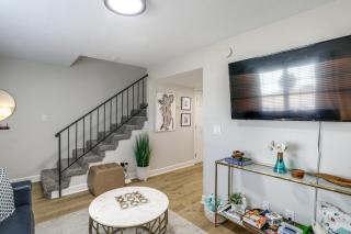 Walk to Stadium and Campus! Cozy Townhome w/ Pool - 9