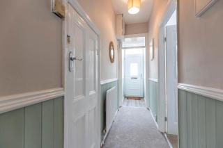 Gateshead 2-Bedroom Flat Near Town Centre with Great Metro Access - 5