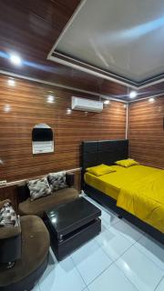 The Cluster Romantic Family Room - 7