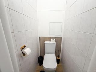 Simcity I Views apt with balcony, EV charger, Gym and grocery stores near by 5 min walk to city center 24 7 self check in - 3