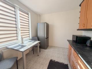 Simcity I Views apt with balcony, EV charger, Gym and grocery stores near by 5 min walk to city center 24 7 self check in - 6