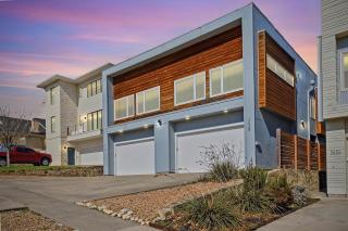 Steps to Dickies Arena Lux Home Garage Parking - 3