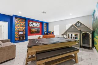 4577 Stunning 7 bedroom home - 0