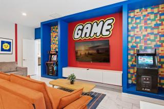 4577 Stunning 7 bedroom home - 2
