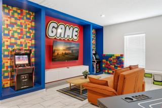 4577 Stunning 7 bedroom home - 3