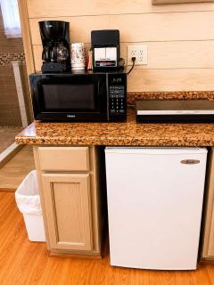 Room 16-2 Queen Suite-Woodland Motor Lodge - 6