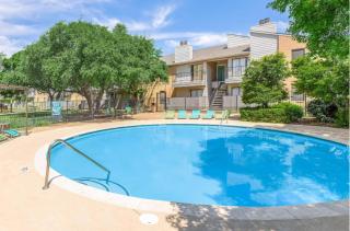 Relax in this spacious 2BR apartment - 4