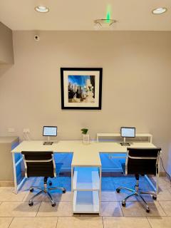 Ramada by Wyndham Glendale Heights/Lombard - 4