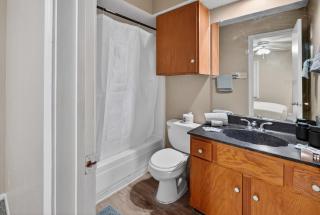 Relax in this spacious 2BR apartment - 5
