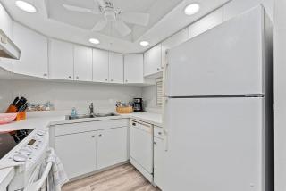 Siesta Key Escape Ground Floor Steps to Heated Pool and Free Trolley - 1