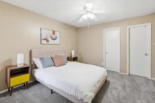 Cozy 2-bedroom retreat in West Lubbock - 9