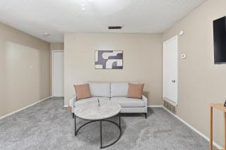 Cozy 2-bedroom retreat in West Lubbock - 6