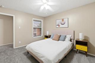 Cozy 2-bedroom retreat in West Lubbock - 4