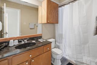 Cozy 2-bedroom retreat in West Lubbock - 9