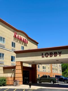 Ramada by Wyndham Glendale Heights/Lombard - 7