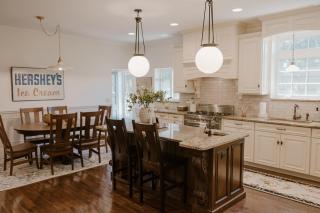 The Hatchery House Spacious Historic Getaway - 3