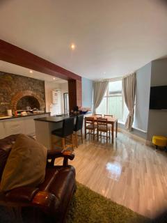 Beach Bunker - Direct Beach Access, Sleeps 6 - 7